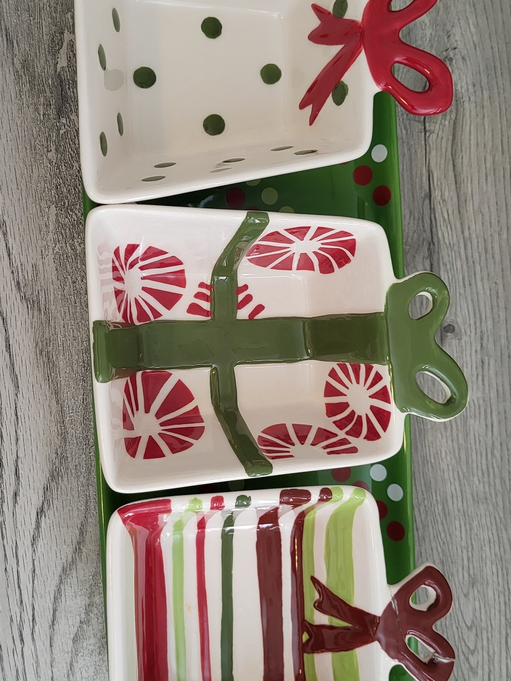 Festive Red & Green Ceramic Serving Dish Set - Holiday Gift Bow Design